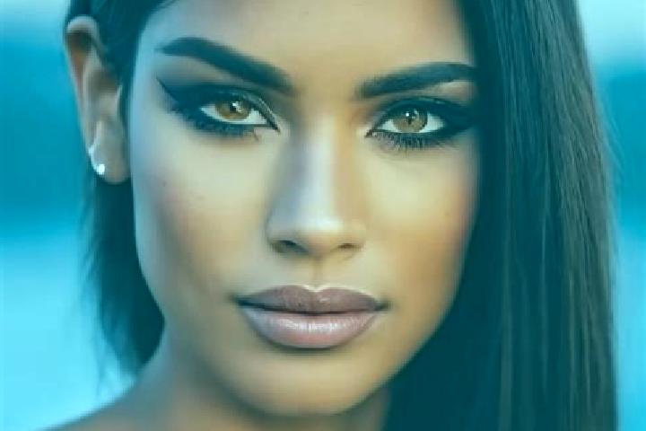 Zoe, 20, a red grey-eyed latina companion based in Banda Layung. Offering Domination, CIM, Massage, Couples. Available for incall and outcall, overnight book...
