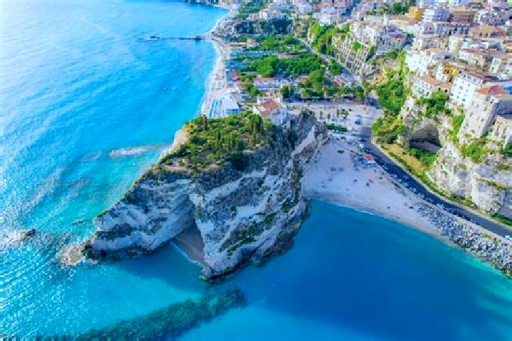 Zoe, 20 — Escort in Cerchiara di Calabria, Italy