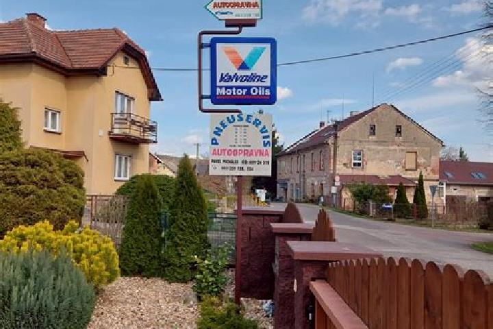 Zoe, 20 — Escort in Ostromer, Czech Republic