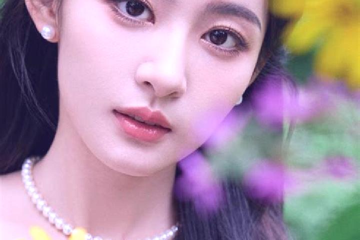 Zoe, 20 — Escort in Qum, China