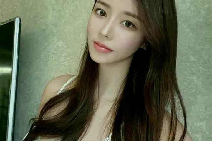 Zoe, 21 — Escort in Guluoshan, China