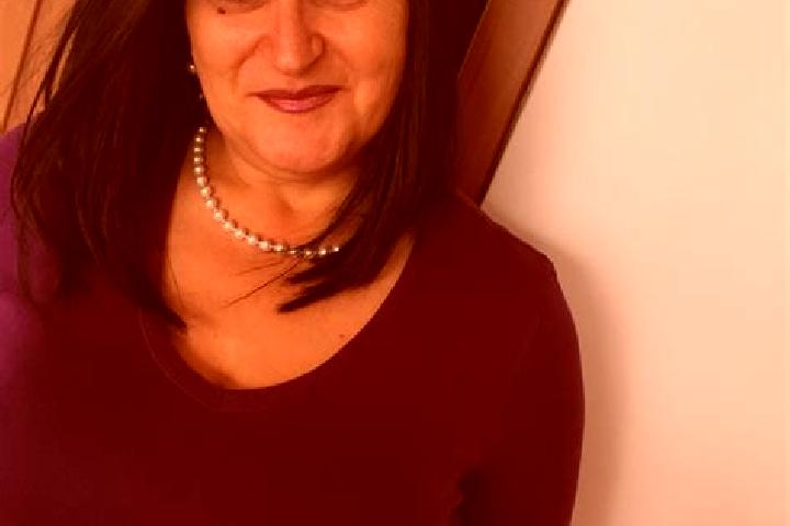 Zoe, 21 — Escort in Halmagel, Romania