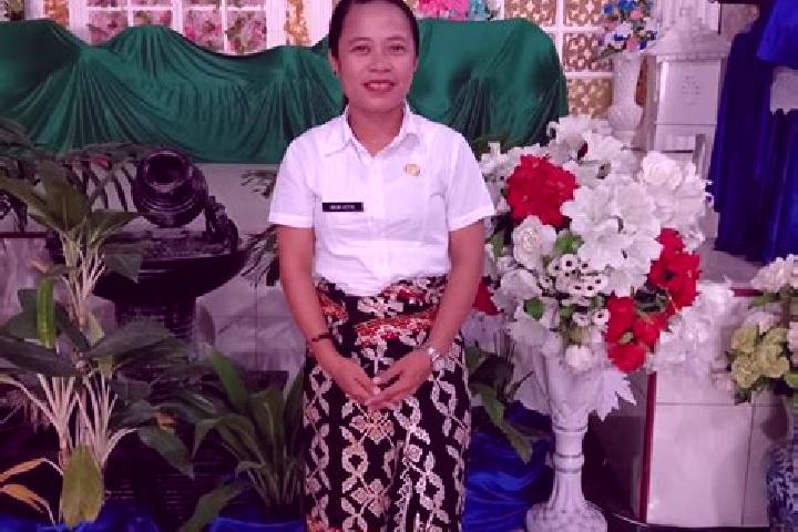 Zoe, 21 — Escort in Oetotom, Indonesia