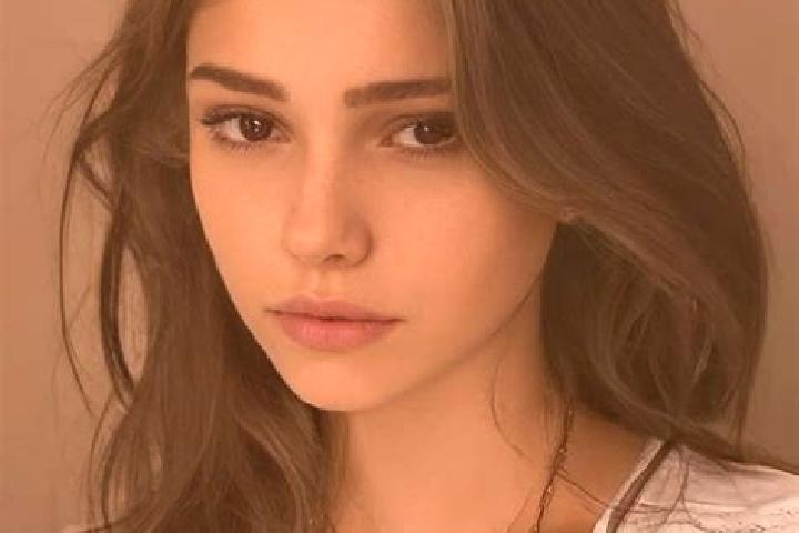 Zoe, 22, a chestnut grey-eyed slavic companion based in Kohila. Offering Erotic Massage, Domination, Couples, Roleplay, Deep French Kissing. Available for in...