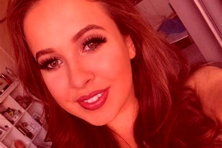 Zoe, 22, a red dark-eyed mediterranean companion based in Chrysiida. Offering CIM, Fetish, Couples, Domination, GFE. Available for incall and outcall, day an...