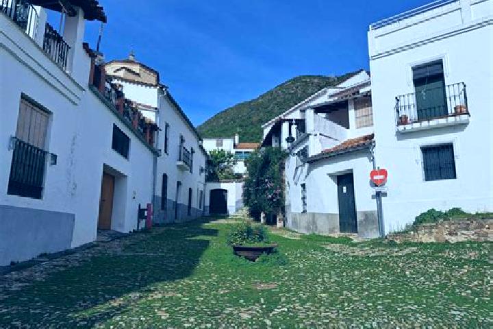 Zoe, 22 — Escort in Linares de la Sierra, Spain