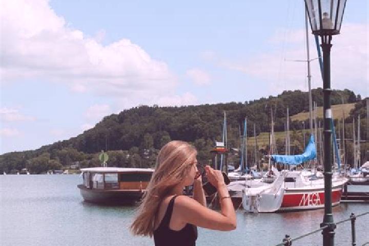 Zoe, 22 — Escort in Mattsee, Austria