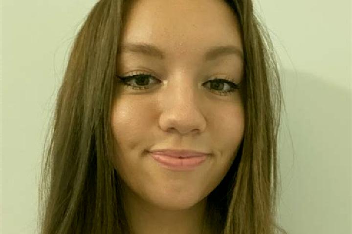 Zoe, 22 — Escort in Oakes, United States