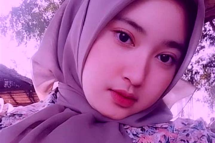Zoe, 22 — Escort in Sampang, Indonesia