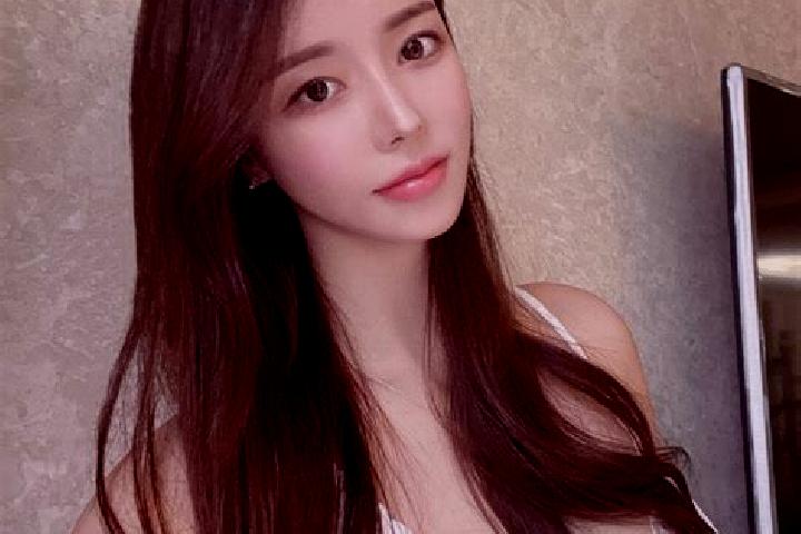 Zoe, 22 — Escort in Zhugkyung, China