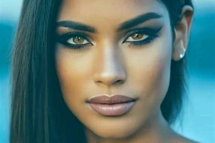 Zoe, 23, a auburn amber-eyed latina companion based in Conneaut. Offering Travel Companion, Tantra, Domination. Available for incall and outcall, day and eve...