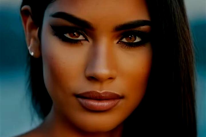 Zoe, 23, a chestnut amber-eyed latina companion based in Fagnano Olona-Bergoro. Offering CIM, Erotic Massage, Dinner Date, OWO. Available for incall and outc...