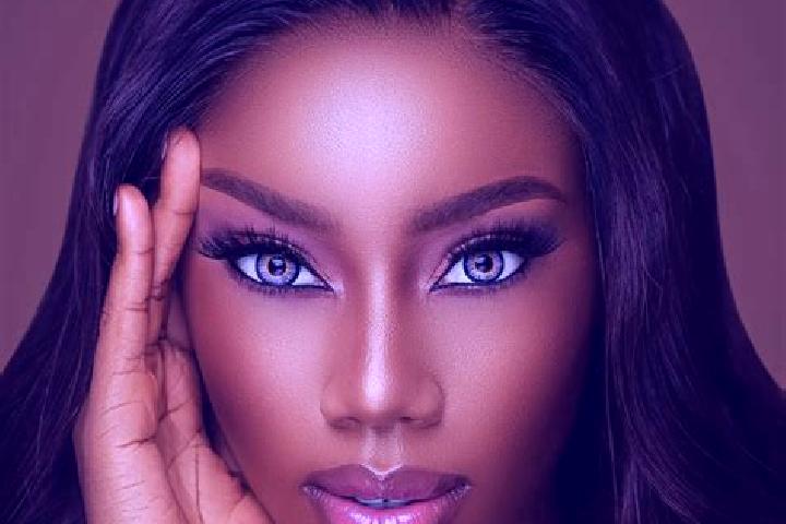 Zoe, 23, a chestnut blue-eyed ebony companion based in Gross Nordende. Offering 69, Duos, BDSM. Available for incall and outcall, overnight bookings available.