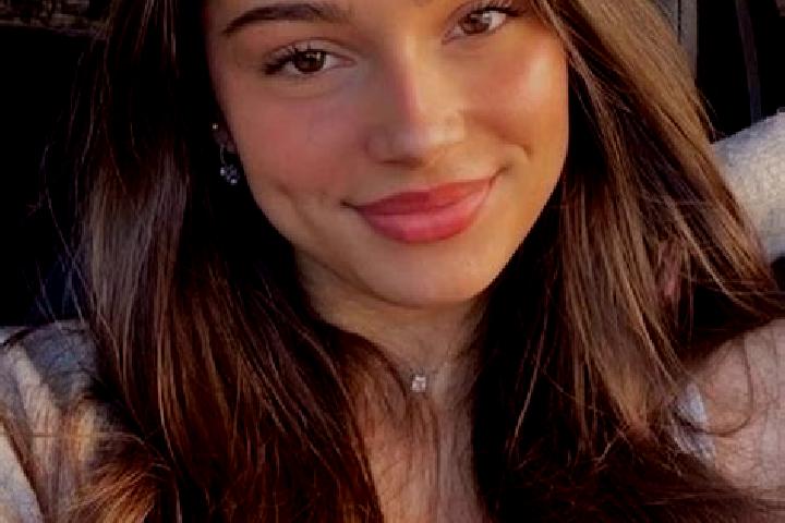 Zoe, 23, a chestnut hazel-eyed mixed companion based in Jose de la Cruz Blanco. Offering Dinner Date, Party Girl, Travel Companion, Overnight, GFE. Available...