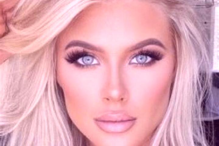Zoe, 23, a platinum blonde amber-eyed indian companion based in Petrie Terrace. Offering Prostate Massage, Dinner Date, A-Level, OWO, Striptease. Available f...