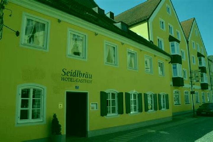 Zoe, 24 — Escort in Walkertshofen, Germany