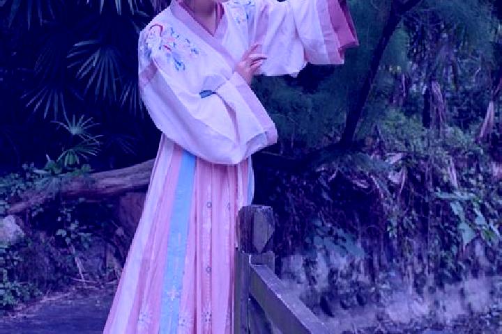 Zoe, 24 — Escort in Xianxia, China