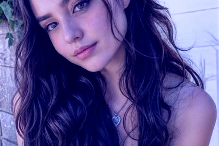 Zoe, 25, a auburn amber-eyed middle eastern companion based in Thiessen. Offering Travel Companion, Girlfriend Experience, Overnight, BDSM. Available for inc...