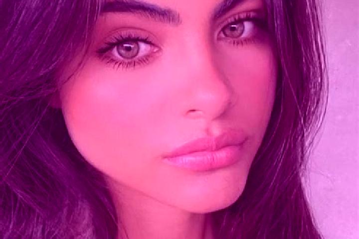 Zoe, 25, a black green-eyed indian companion based in Birstall. Offering Massage, Fetish, BDSM. Available for incall and outcall, day and evening dates.