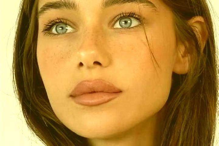 Zoe, 25, a brunette brown-eyed mixed companion based in Alcaraces. Offering Erotic Massage, GFE, Massage. Available for incall and outcall, day and evening d...