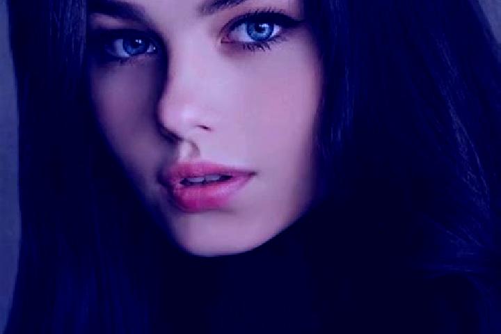 Zoe, 25, a brunette dark-eyed caucasian companion based in Sebourg. Offering Massage, Dinner Date, BDSM, Fetish, Deep French Kissing. Available for incall an...