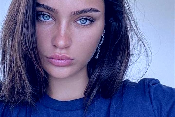 Zoe, 25, a brunette dark-eyed slavic companion based in Chetani. Offering Domination, Prostate Massage, Striptease. Available for incall and outcall, overnig...
