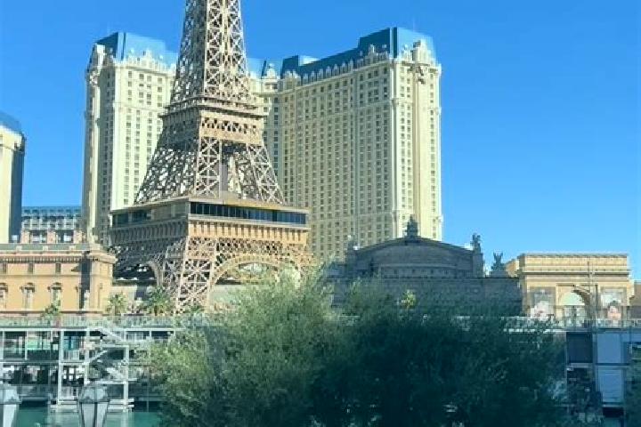 Zoe, 25 — Escort in Paris, Canada