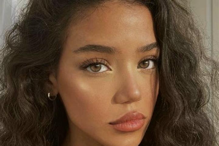 Zoe, 26, a black brown-eyed mixed companion based in Souvigne. Offering Tantra, GFE, Domination, Overnight. Available for incall and outcall, day and evening...