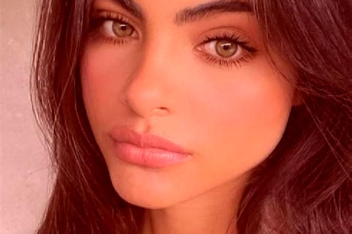 Zoe, 26, a brunette hazel-eyed slavic companion based in Bunia. Offering Dinner Date, Girlfriend Experience, Striptease, Deep French Kissing. Available for i...