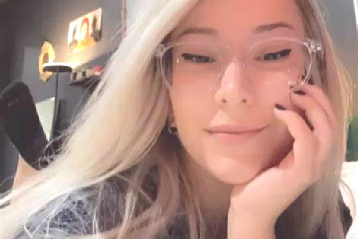 Zoe, 27, a blonde brown-eyed mixed companion based in Gals. Offering Roleplay, A-Level, Overnight. Available for incall and outcall, day and evening dates.