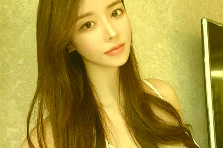 Zoe, 27 — Escort in Duancun, China