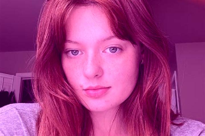 Zoe, 28, a auburn amber-eyed mixed companion based in Hooper Bay. Offering BDSM, A-Level, Party Girl, Couples, Erotic Massage. Available for incall and outca...