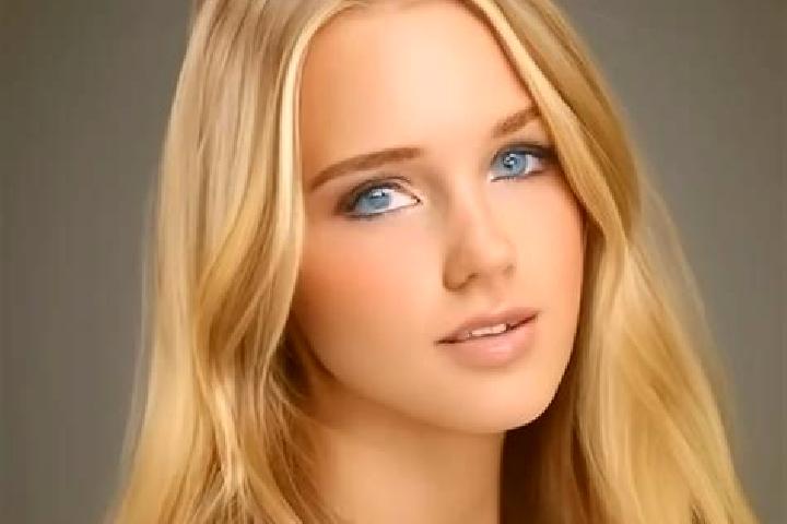 Zoe, 28, a blonde grey-eyed mixed companion based in Ocoee. Offering CIM, Duos, Travel Companion. Available for incall and outcall, day and evening dates.