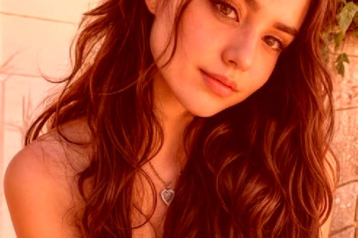 Zoe, 28, a brunette hazel-eyed middle eastern companion based in Vista Hermosa Zayulapa. Offering Fetish, Massage, Travel Companion, Duos. Available for inca...