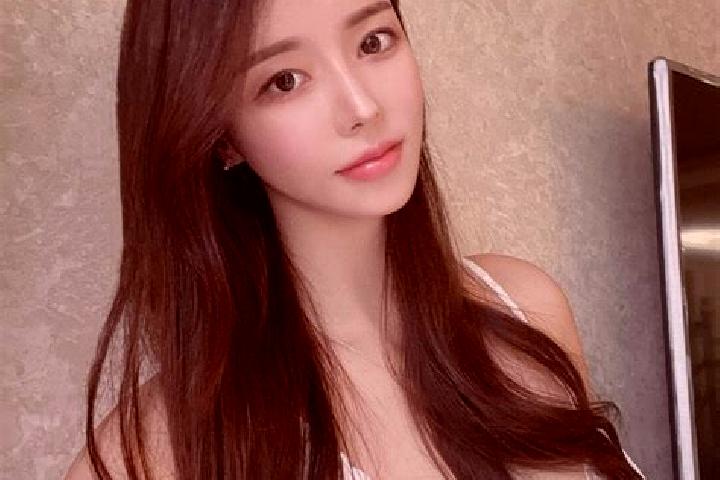 Zoe, 28 — Escort in Halamendu, China