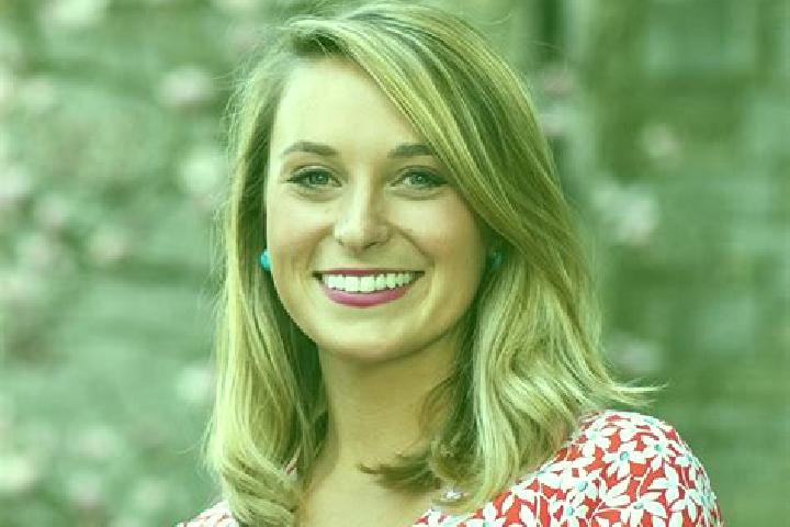 Zoe, 28 — Escort in Hazelton, United States