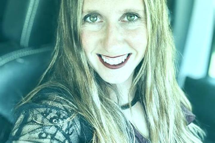 Zoe, 28 — Escort in Mount Carroll, United States