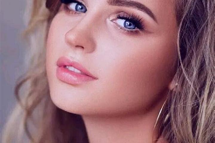 Zoe, 29, a dark blonde blue-eyed slavic companion based in Jurgang Timur. Offering A-Level, BDSM, OWO. Available for incall and outcall, overnight bookings a...