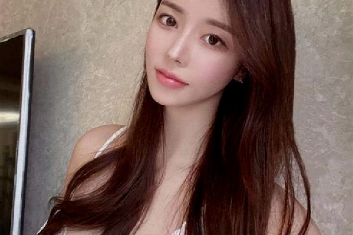 Zoe, 29 — Escort in Dianzhong, China