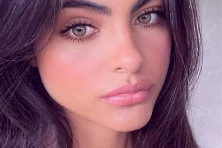Zoe, 30, a black hazel-eyed caucasian companion based in Nadrag. Offering Striptease, Massage, Fetish, Erotic Massage, BDSM. Available for incall and outcall...