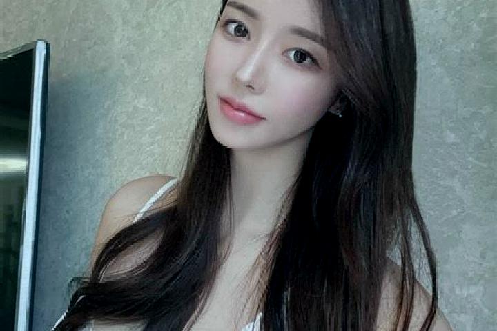 Zoe, 31 — Escort in Niuwan, China