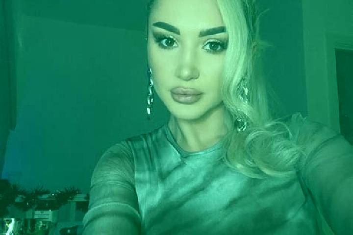 Zoe, 32, a red dark-eyed mixed companion based in Walgett. Offering Roleplay, GFE, Travel Companion. Available for incall and outcall, day and evening dates.