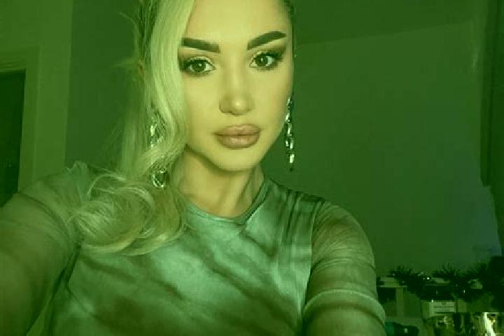 Zoe, 33, a blonde dark-eyed indian companion based in Vestec. Offering Dinner Date, CIM, GFE, Tantra. Available for incall and outcall, day and evening dates.
