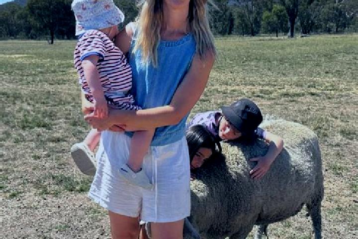 Zoe, 33 — Escort in Cooks Gap, Australia