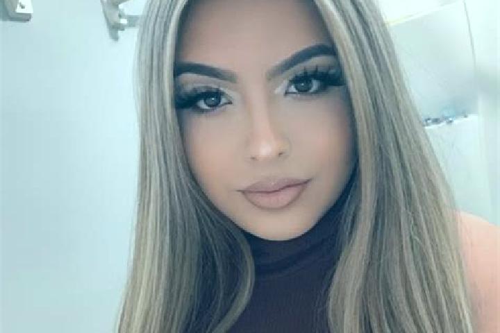 Zoe, 34, a blonde amber-eyed latina companion based in Baxley. Offering Duos, Prostate Massage. Available for incall and outcall, overnight bookings available.