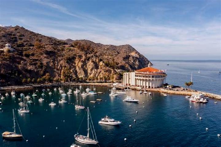 Zoe, 34 — Escort in Catalina, Canada
