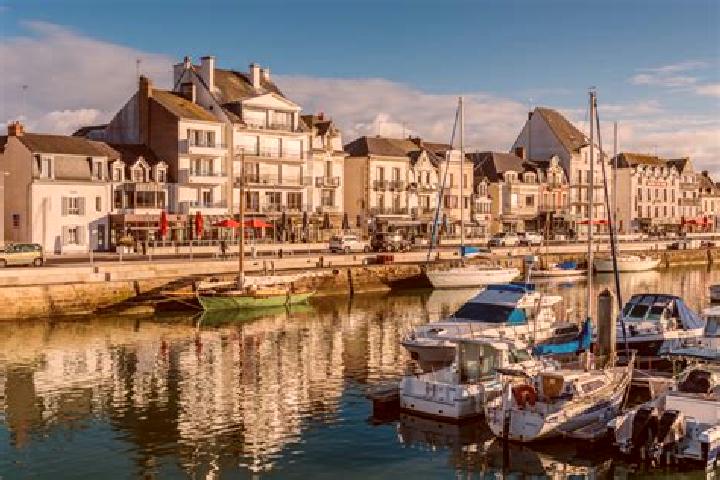 Zoe, 34 — Escort in Le Pouliguen, France