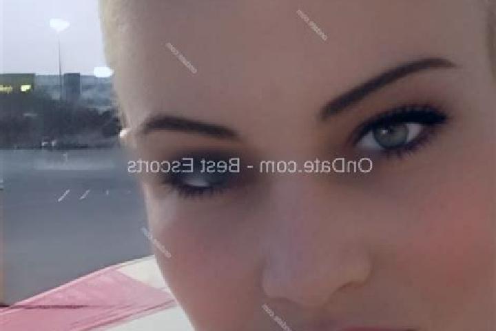 Zoe, 34 — Escort in Weglew, Poland