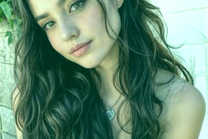Zoe, 35, a auburn amber-eyed slavic companion based in Gulf Stream. Offering 69, Deep French Kissing, Girlfriend Experience, Couples. Available for incall an...