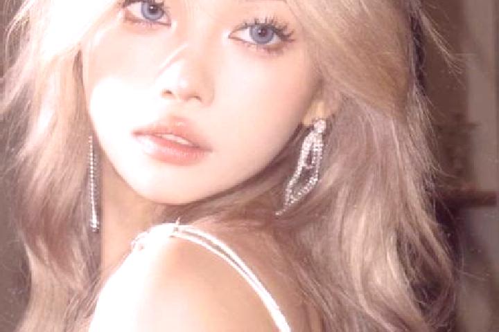 Zoe, 35, a blonde grey-eyed asian companion based in Kirchweiler. Offering 69, Dinner Date, Striptease. Available for incall and outcall, day and evening dates.
